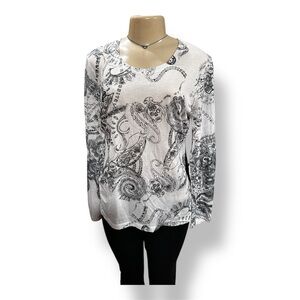 Seven7 White & grey paisley print long sleeve top with skulls.